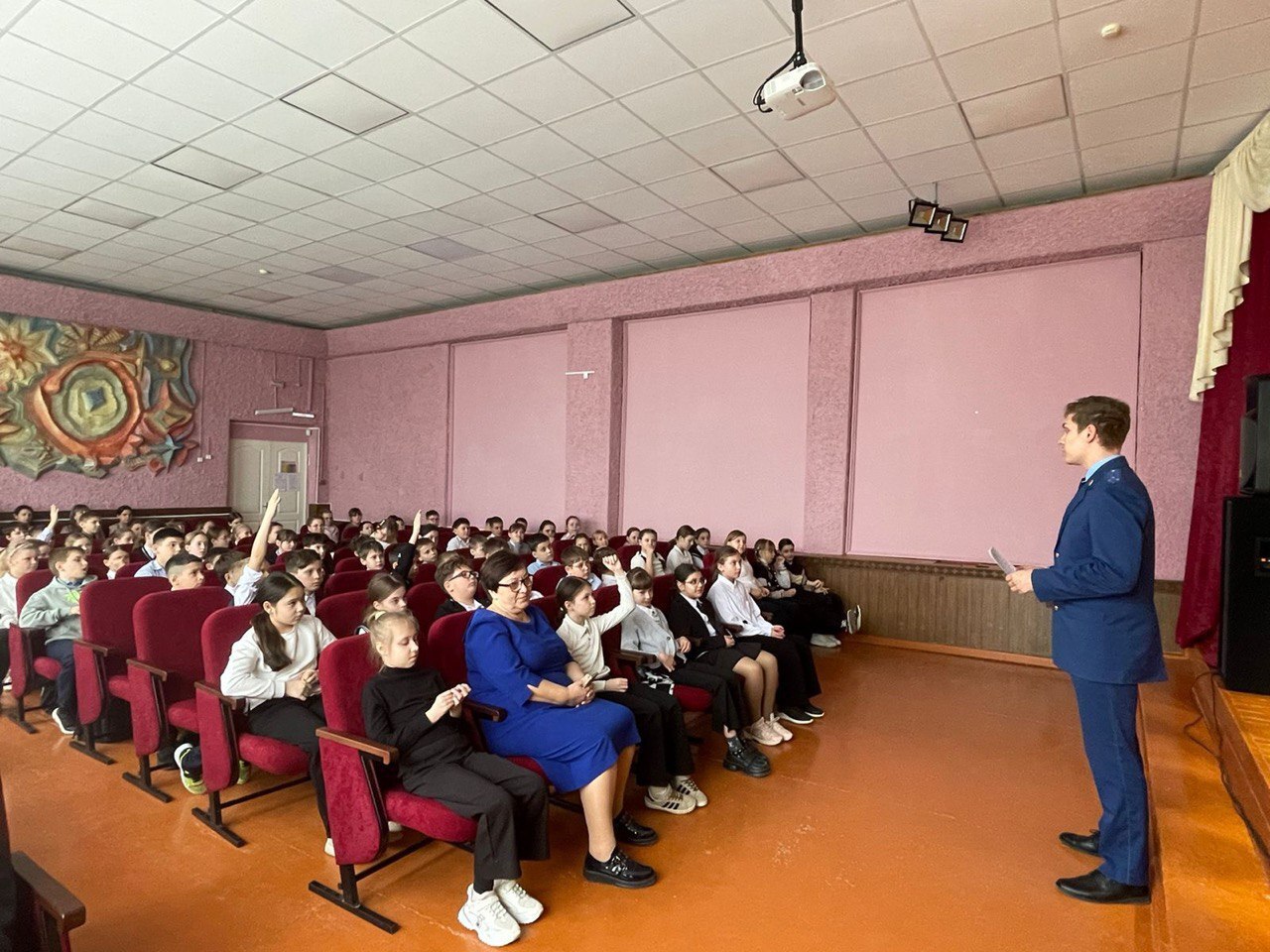 Опасности  дома, на улице и в Интернете.